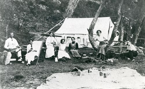 black and white picture of a picnic in the parc. Picnic at Lime Kiln Bay, Matthei and Horn families, 1911